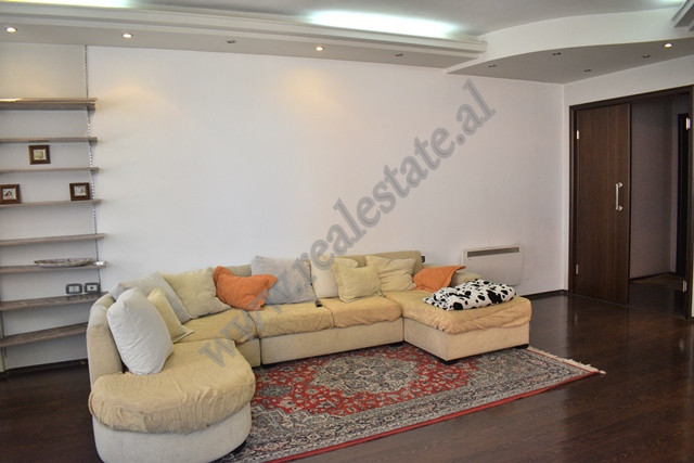 Apartament 2+1 me qira prane Kristal Center ne Tirane